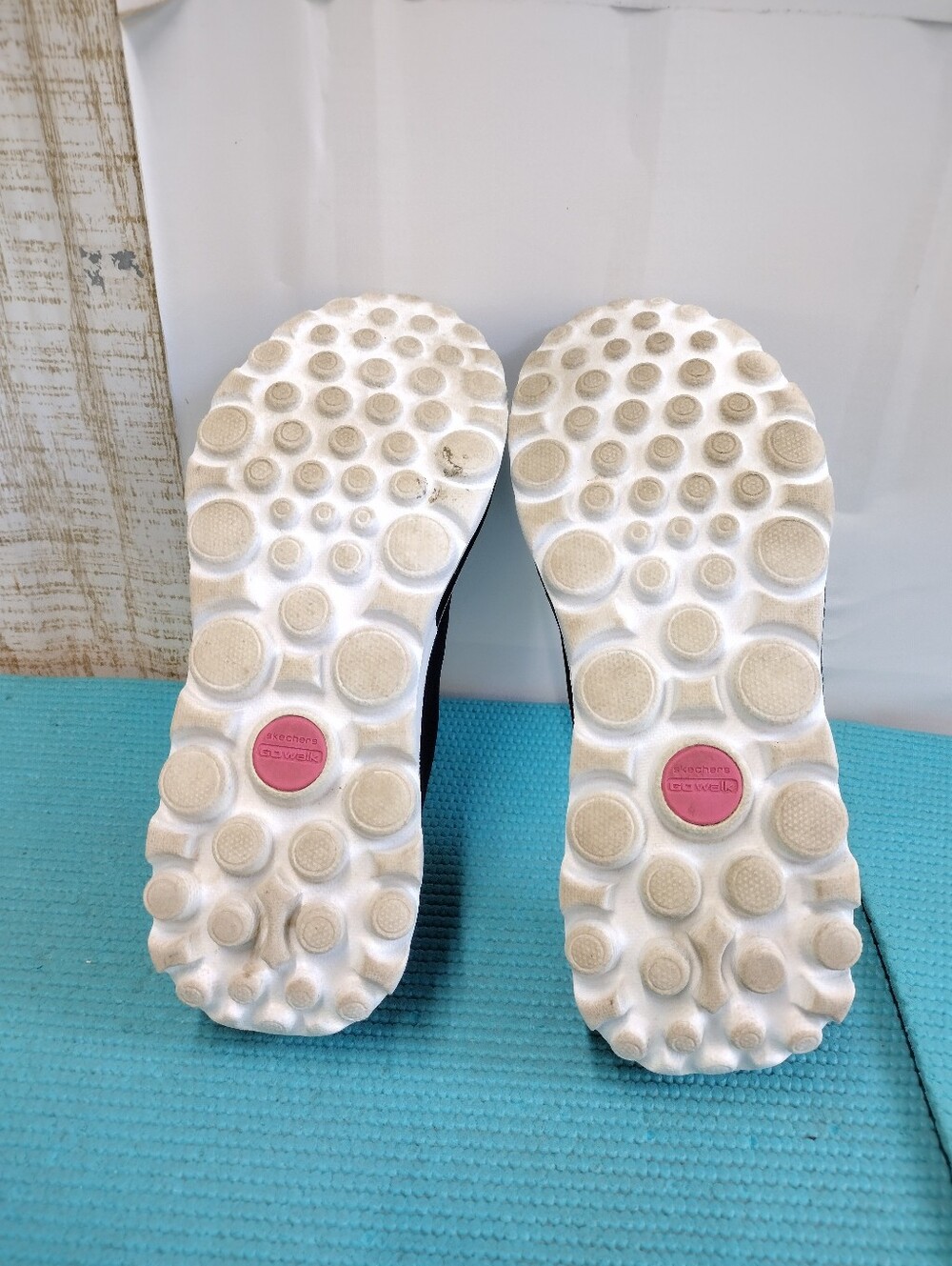 Skechers The Cure Deluxe Women's Go Walk Slip-On Sneakers Shoes - 9 - Picture 10 of 10